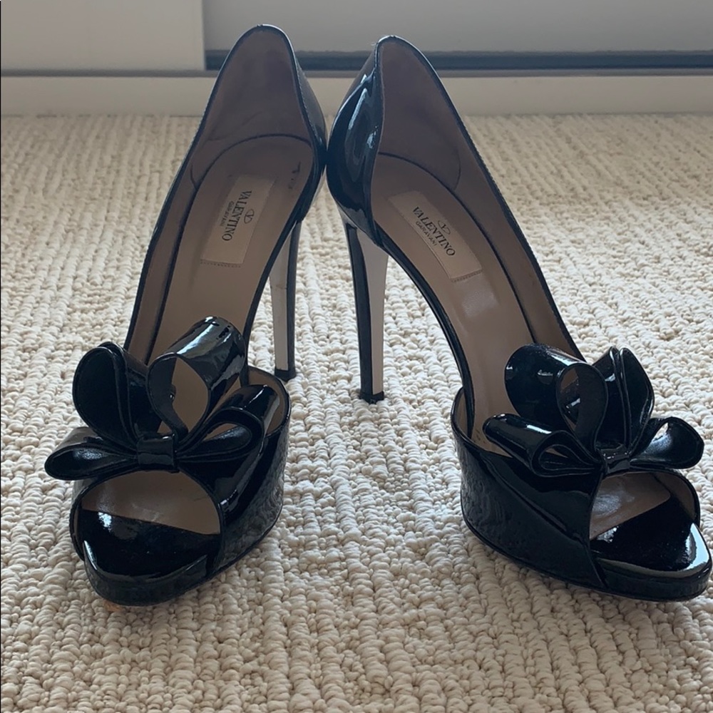 Black patent leather heel